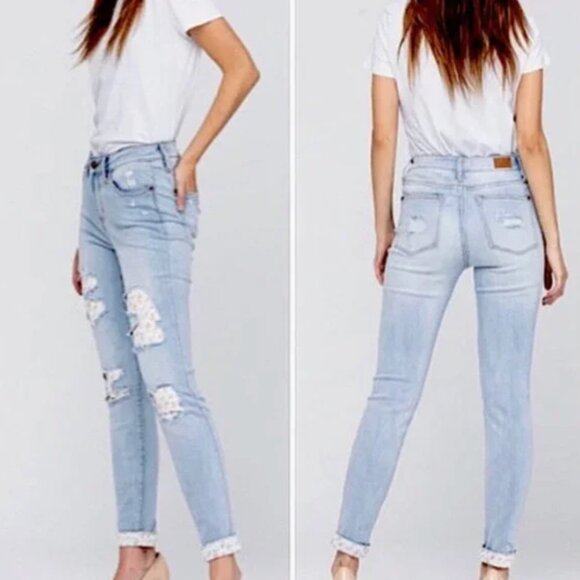 Judy Blue Floral Patch Jeans Distressed Lightwash Roll Hem Skinny Fit Women 28 - Picture 2 of 12